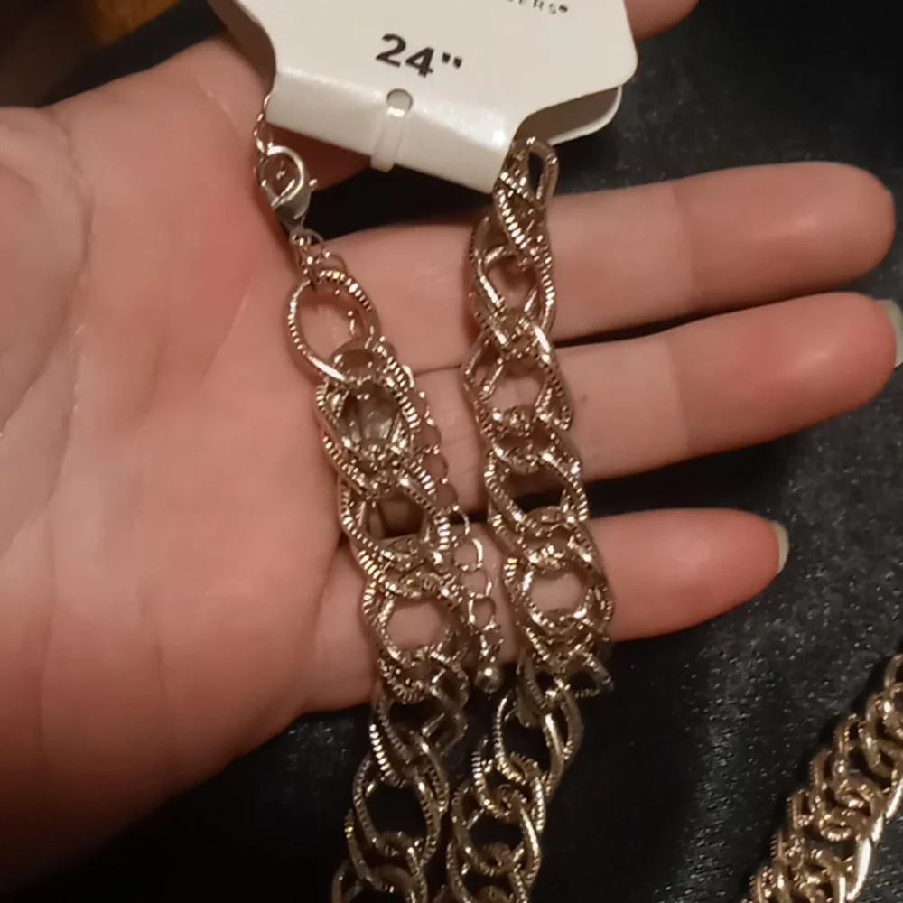 KIM Rogers 24 inch long gold double link chain.nwt. - Picture 4 of 5